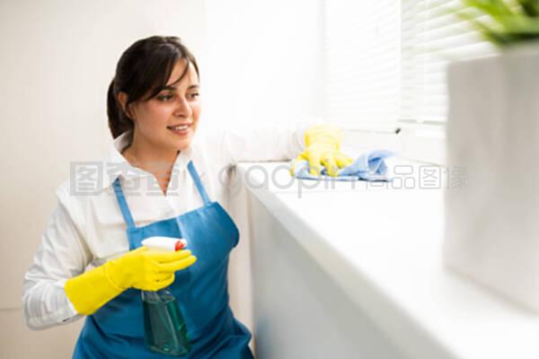 專業(yè)的房屋清潔服務(wù)。